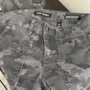 Like New JOE FRESH Women's Gray Camo Floral Classic Slim Jeans Size 26